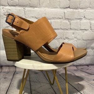 Clarks Tan Leather Block Heel Sandals sz9.5